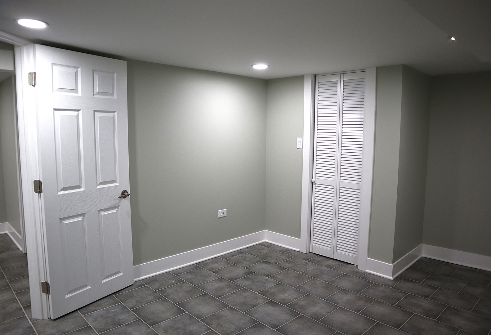 9138 S Essex Avenue, Chicago, IL 60617