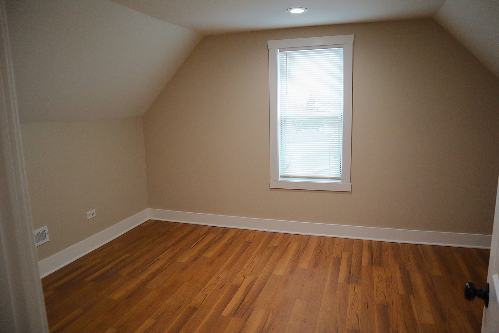 9138 S Essex Avenue, Chicago, IL 60617