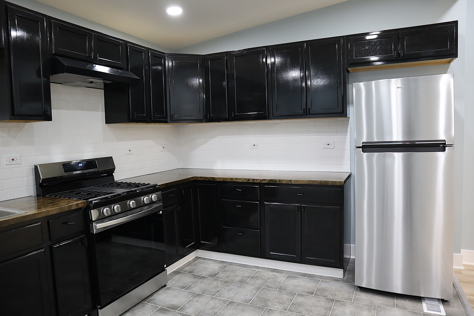 9138 S Essex Avenue, Chicago, IL 60617