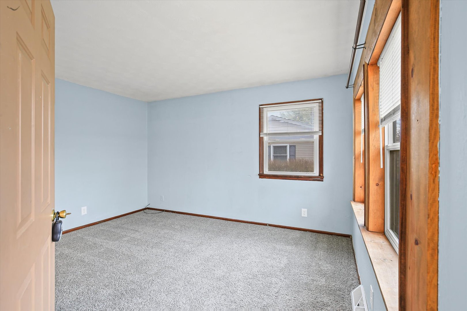 618 Meadow Lane Street, Leroy, IL 61752