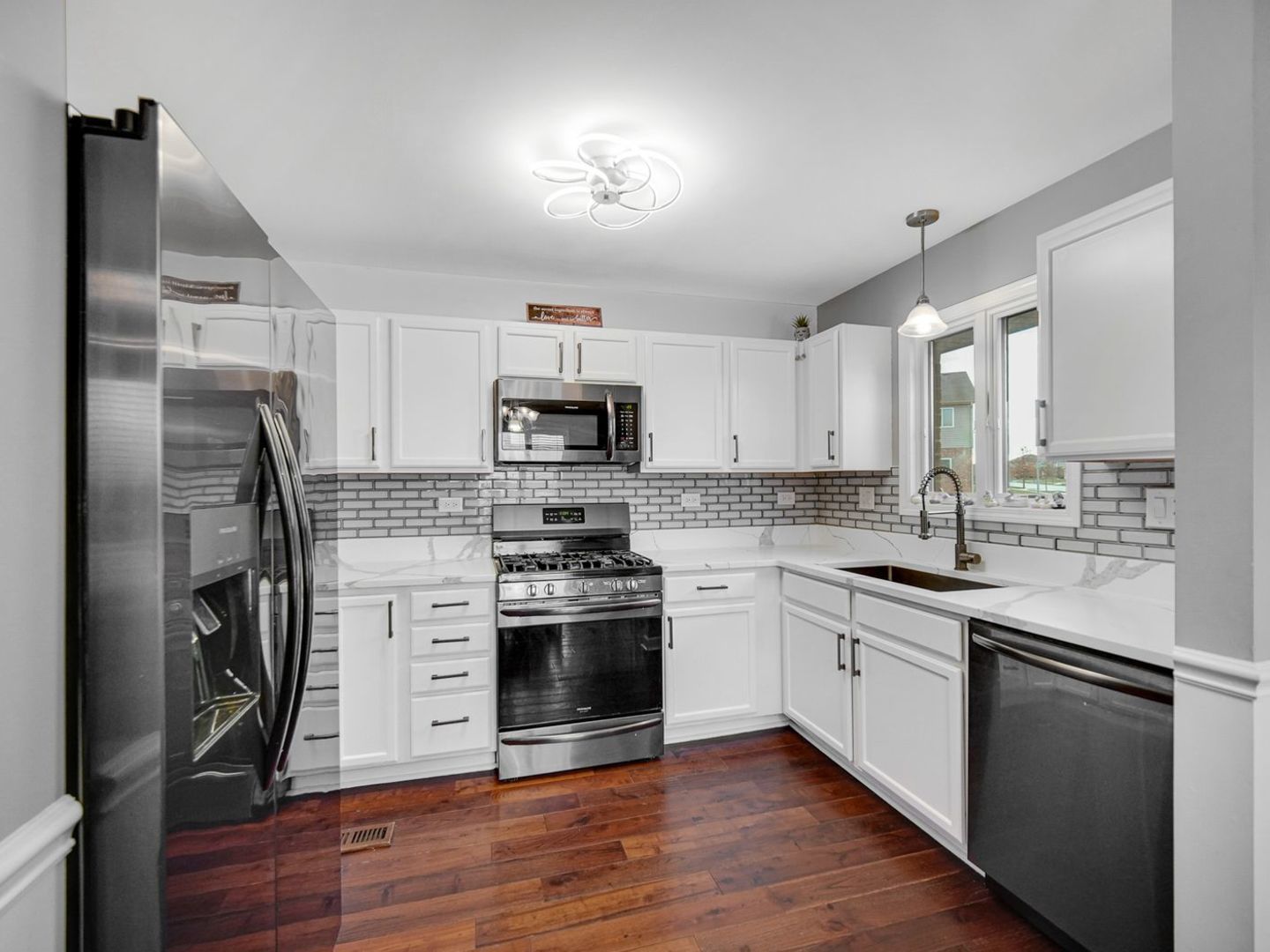 2122 Sky Harbor Drive, New Lenox, IL 60451