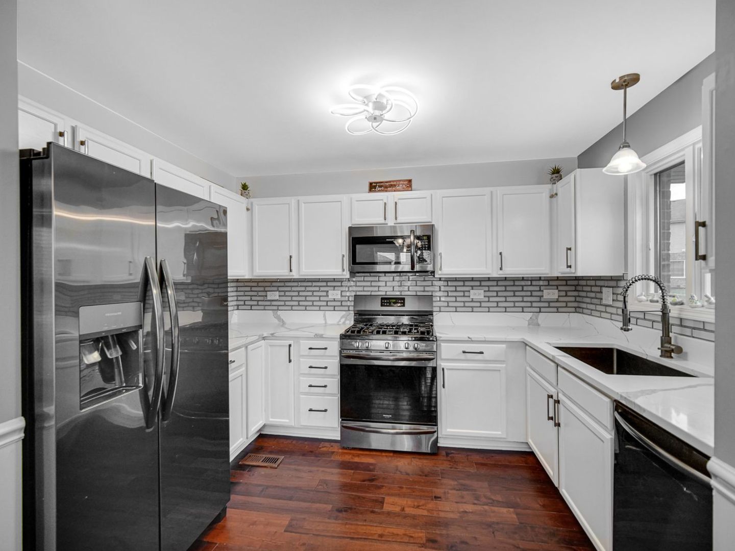 2122 Sky Harbor Drive, New Lenox, IL 60451