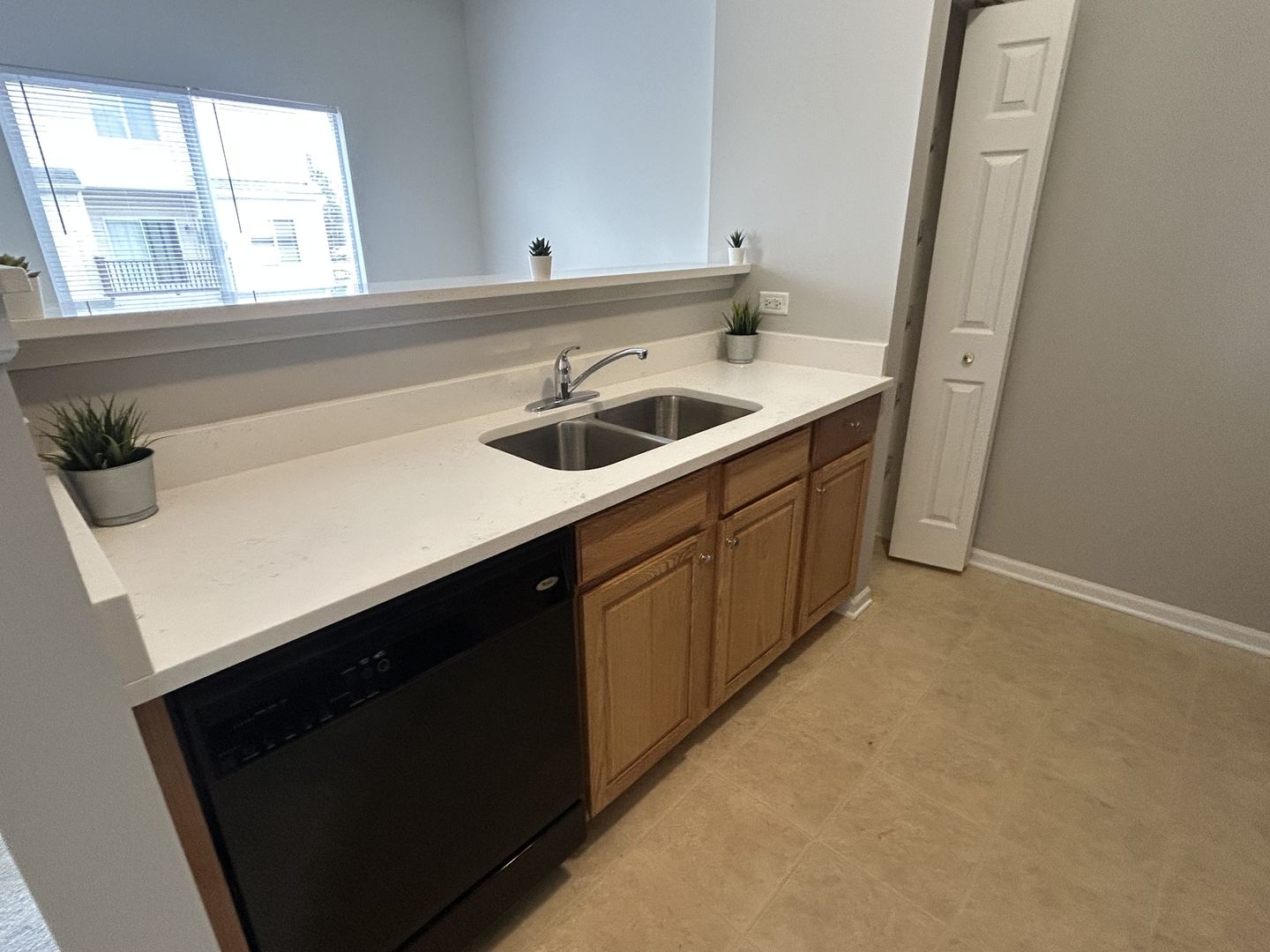 103 Enclave Circle #C, Bolingbrook, IL 60440