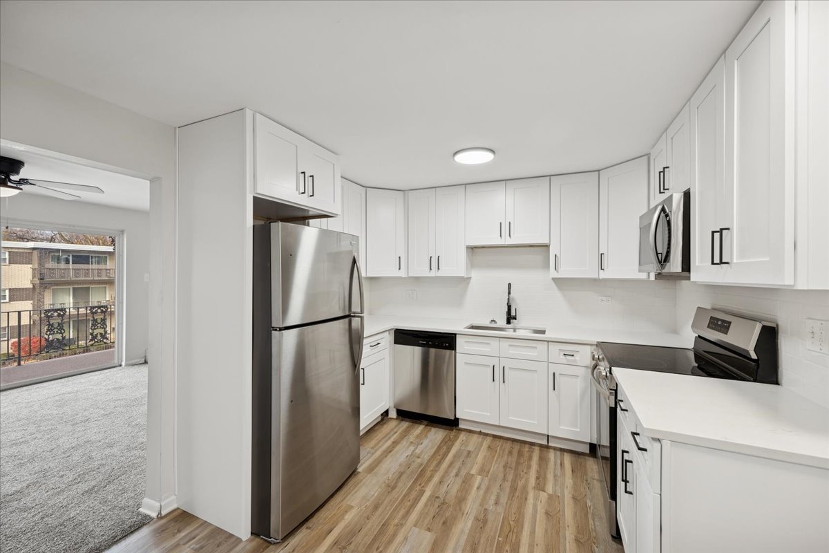 935 S 8th Avenue #5, La Grange, IL 60525