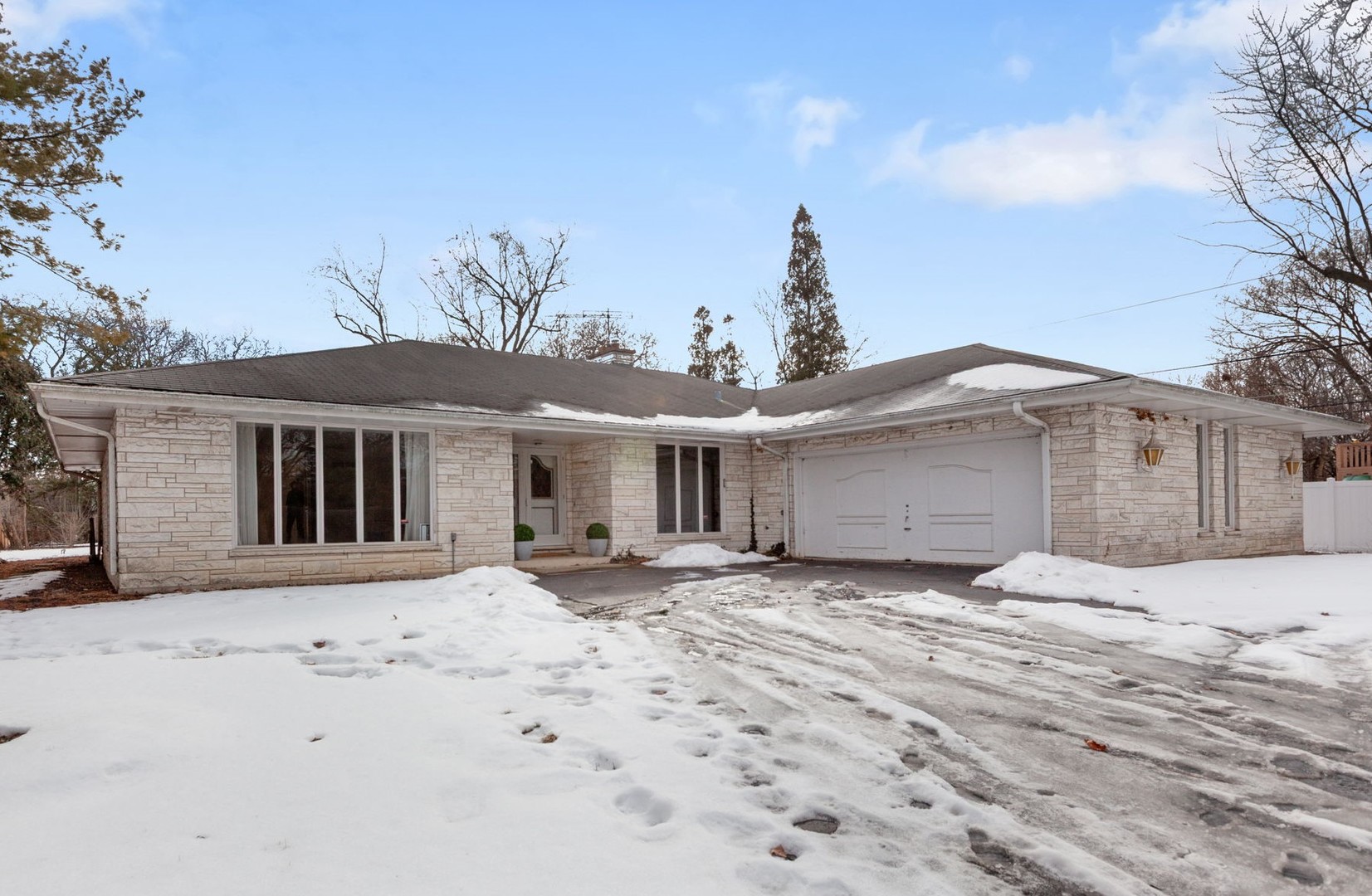 215 E Orchard Street, Arlington Heights, IL 60005