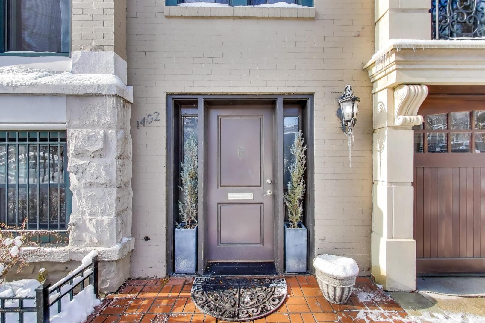 1402 N LaSalle Drive #1N, Chicago, IL 60610