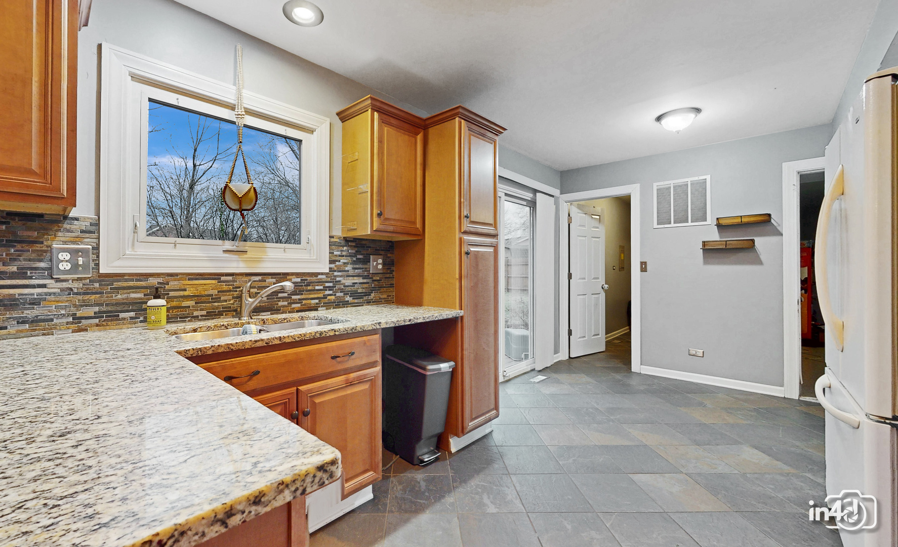 239 CAPITOL Drive, Bolingbrook, IL 60440