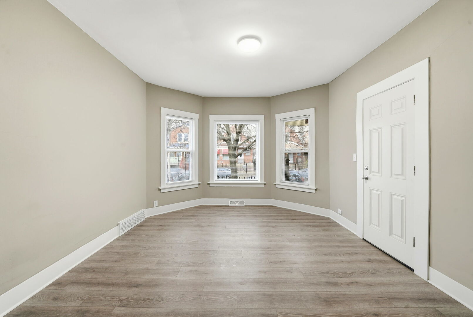 1217 N Harding Avenue, Chicago, IL 60651