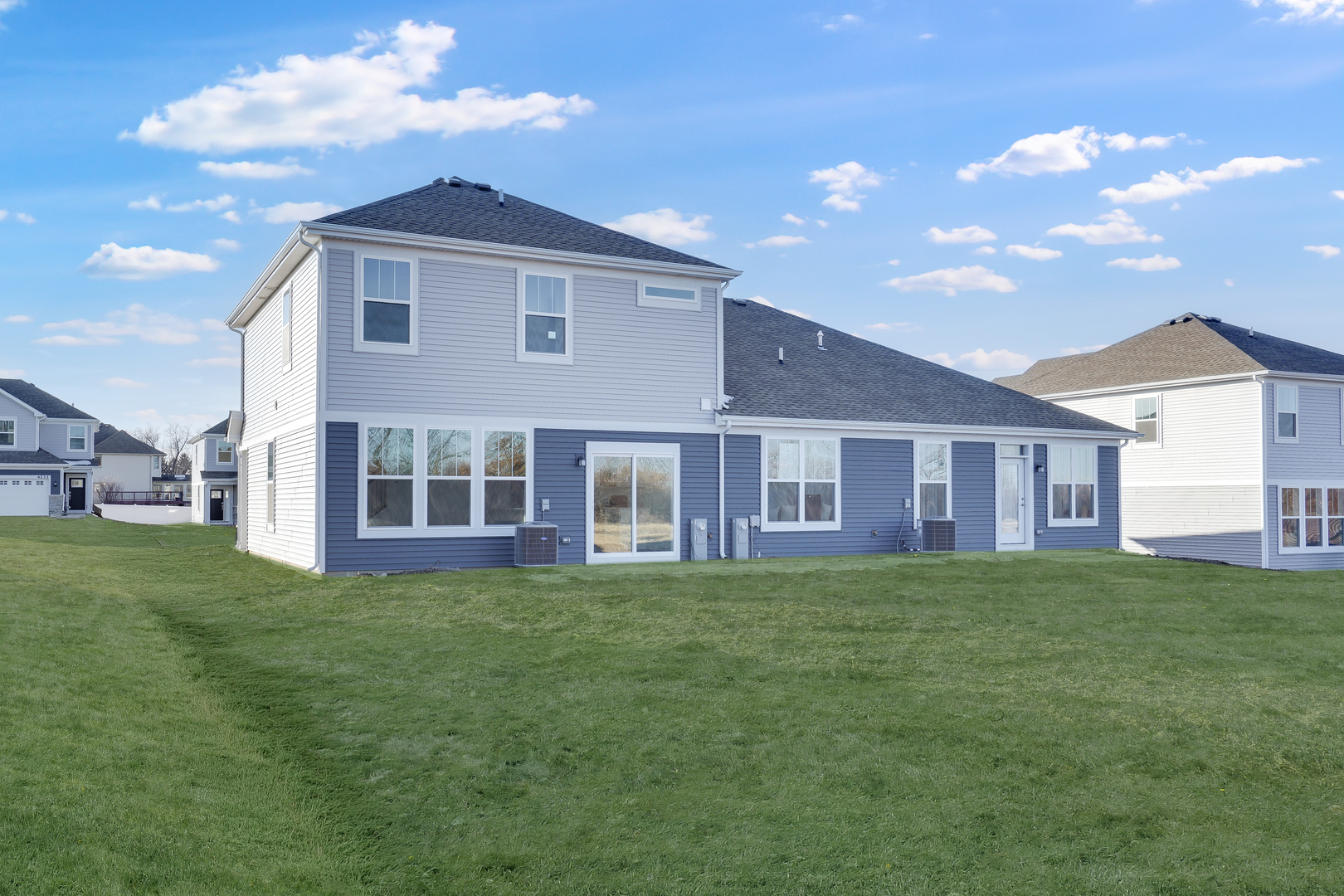 4228 Meadowridge Road, Woodstock, IL 60098