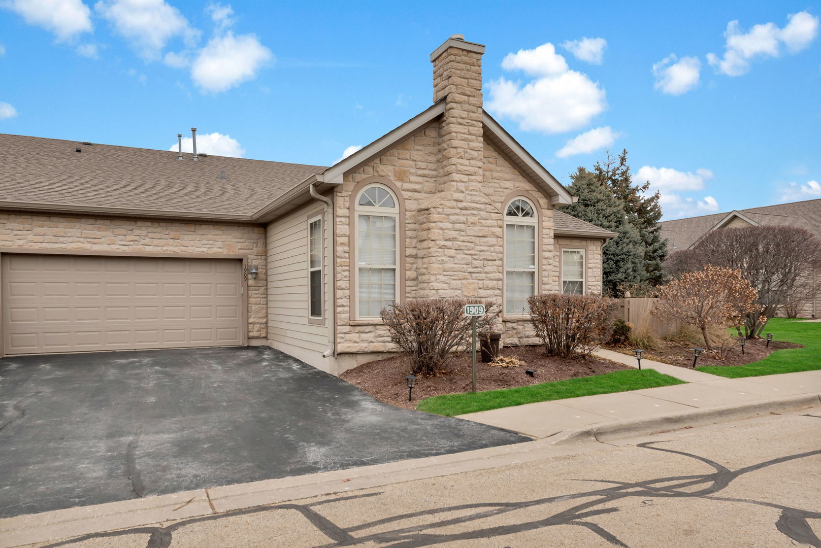 1909 Timbers Edge Circle, Joliet, IL 60431