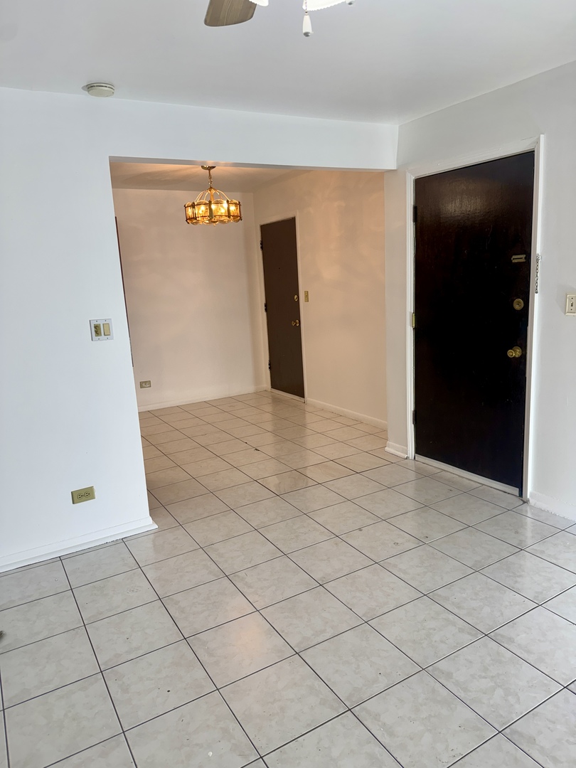 255 E OAK Street #8, Addison, IL 60101