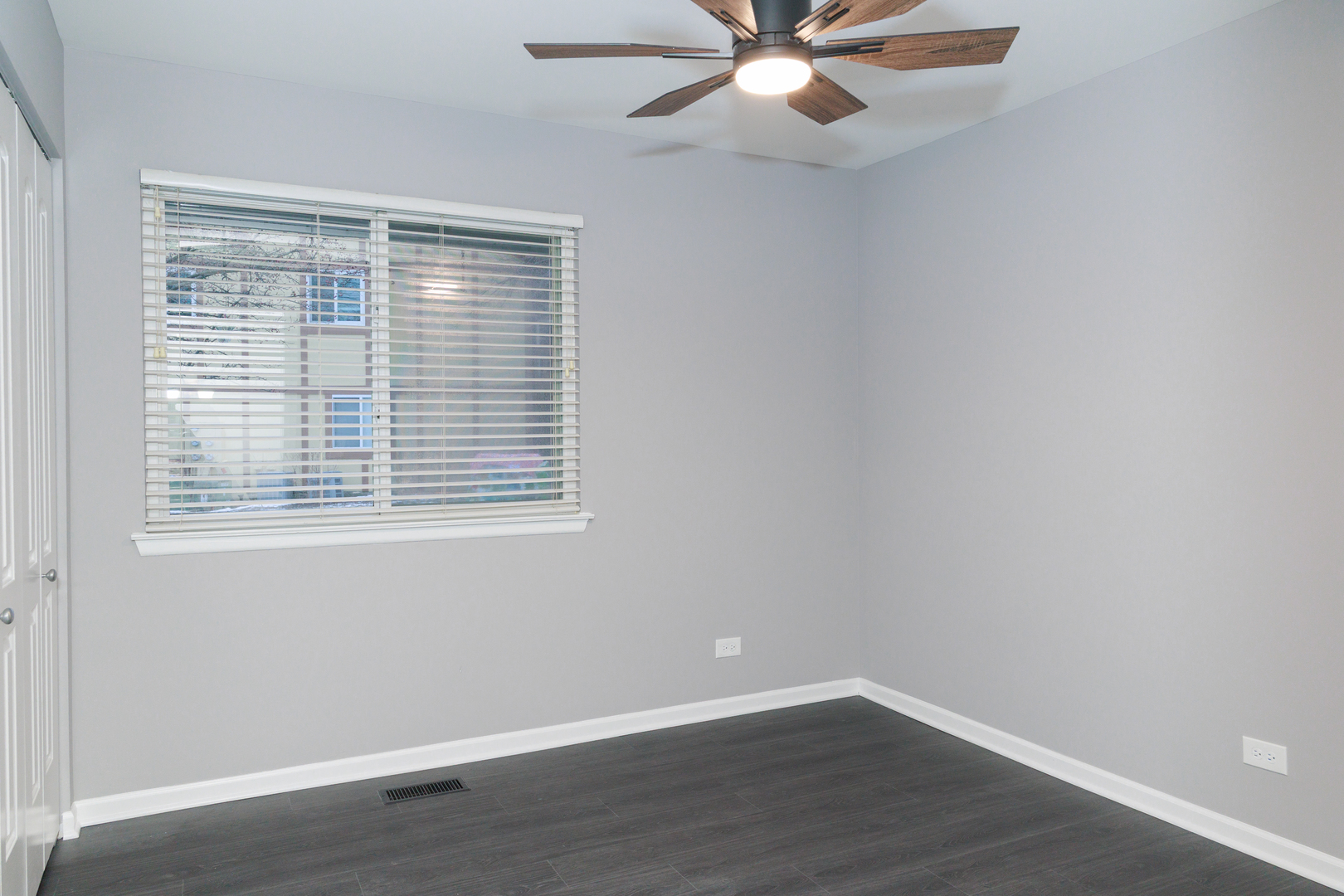 225 Thornapple Court #225, Buffalo Grove, IL 60089