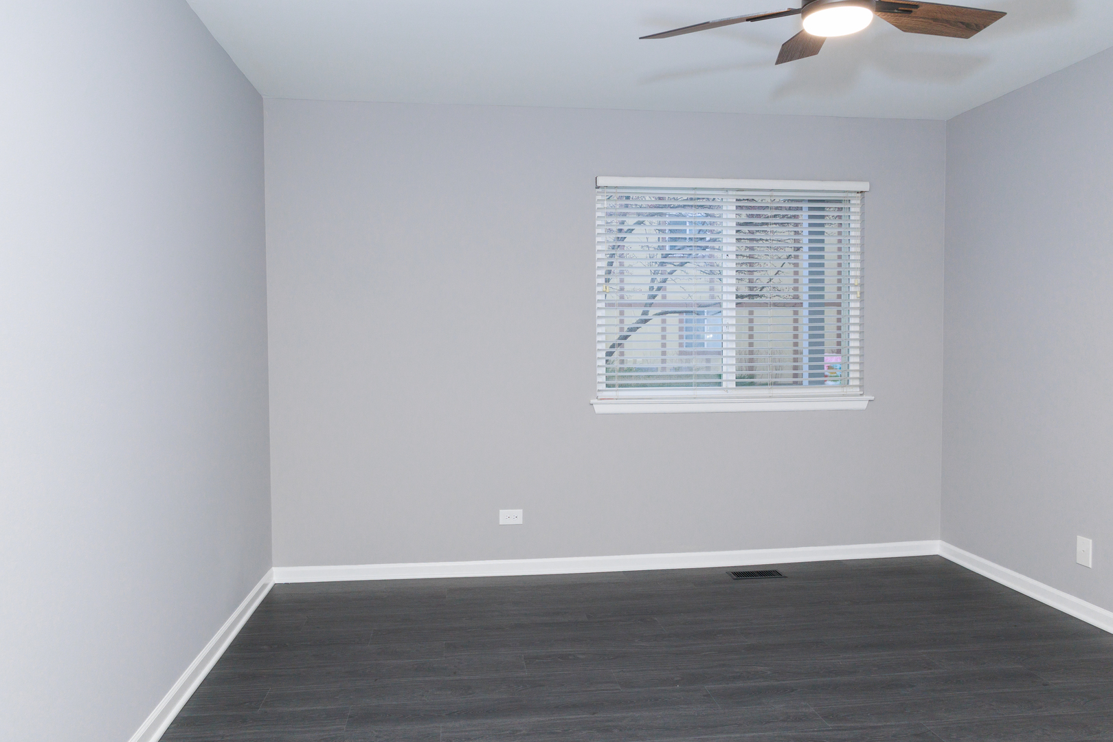 225 Thornapple Court #225, Buffalo Grove, IL 60089