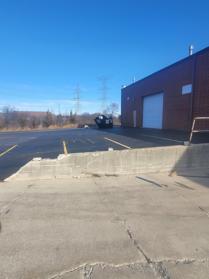 7651 W 100th Place, Bridgeview, IL 60455