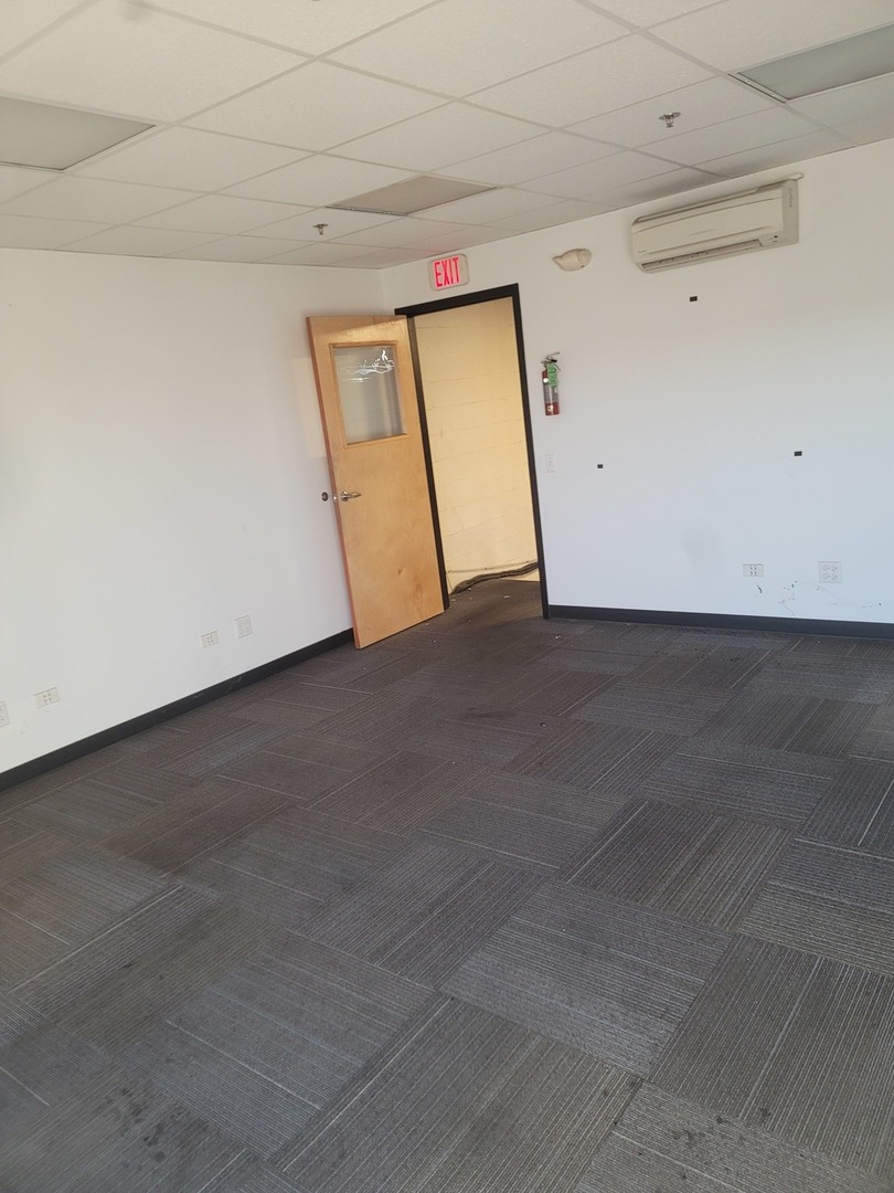 7651 W 100th Place, Bridgeview, IL 60455