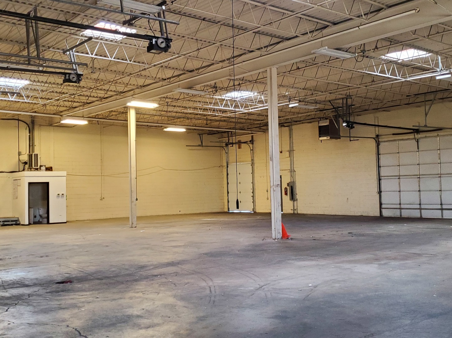 7651 W 100th Place, Bridgeview, IL 60455