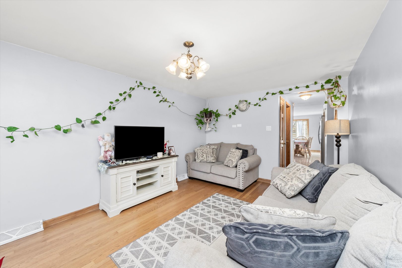 7726 Neenah Avenue, Burbank, IL 60459