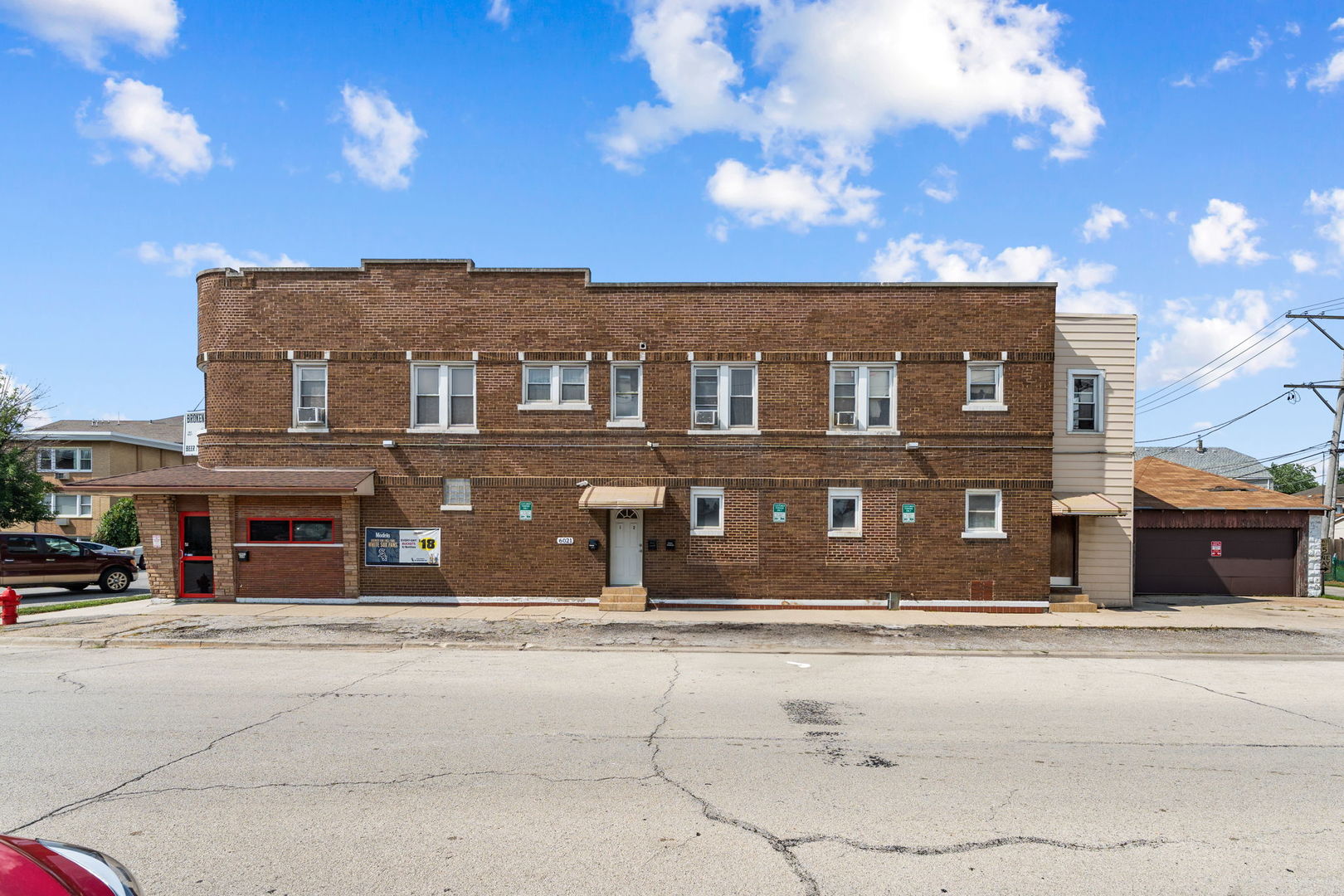 6021 S Archer Road, Summit, IL 60501