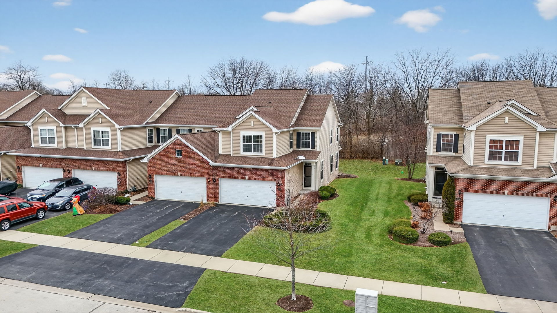 334 Buckingham Court, Lombard, IL 60148