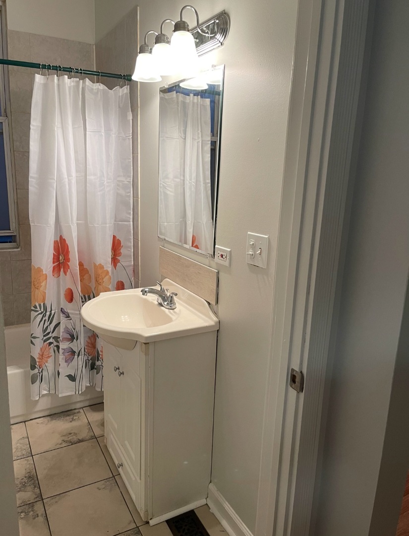 6627 S Evans Avenue, Chicago, IL 60637