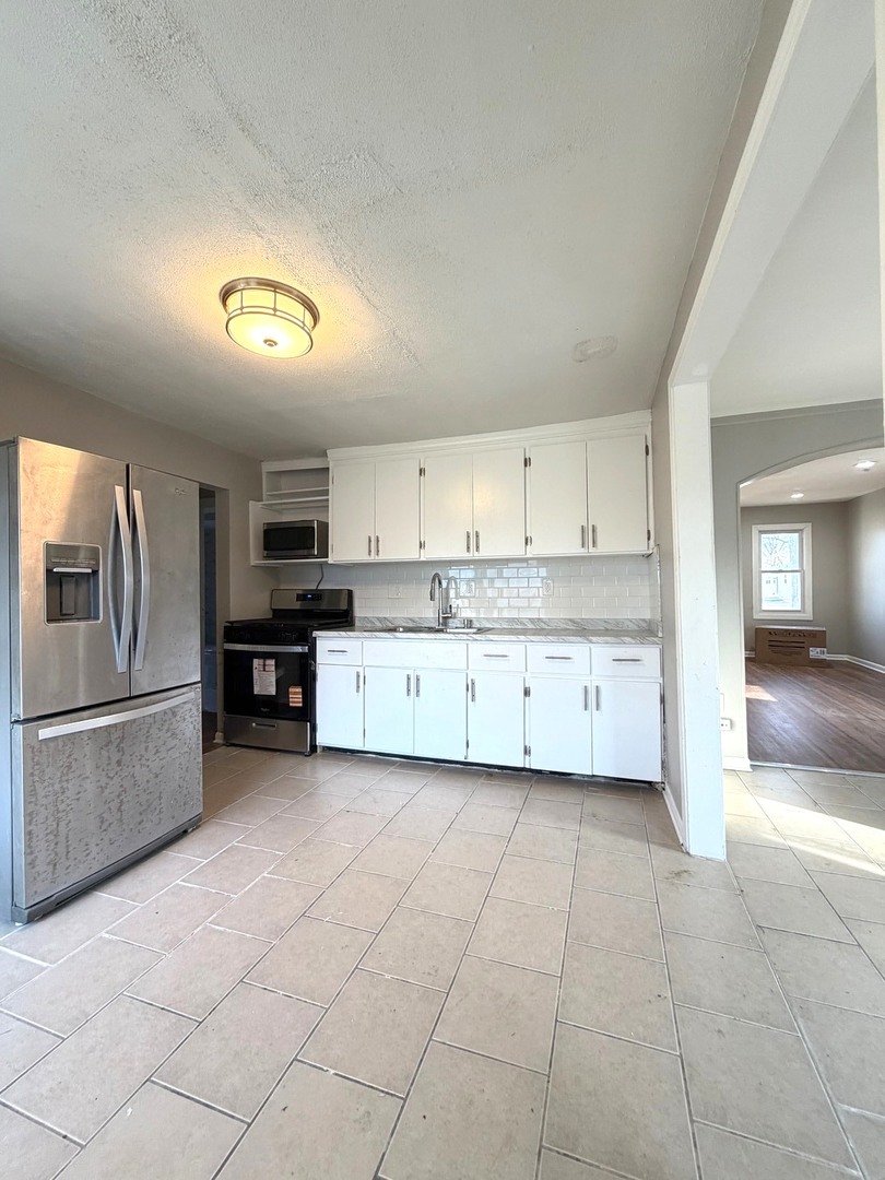 38 N Rebecca Street, Glenwood, IL 60425