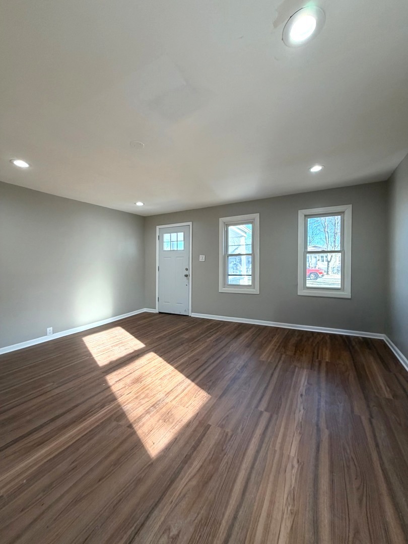 38 N Rebecca Street, Glenwood, IL 60425