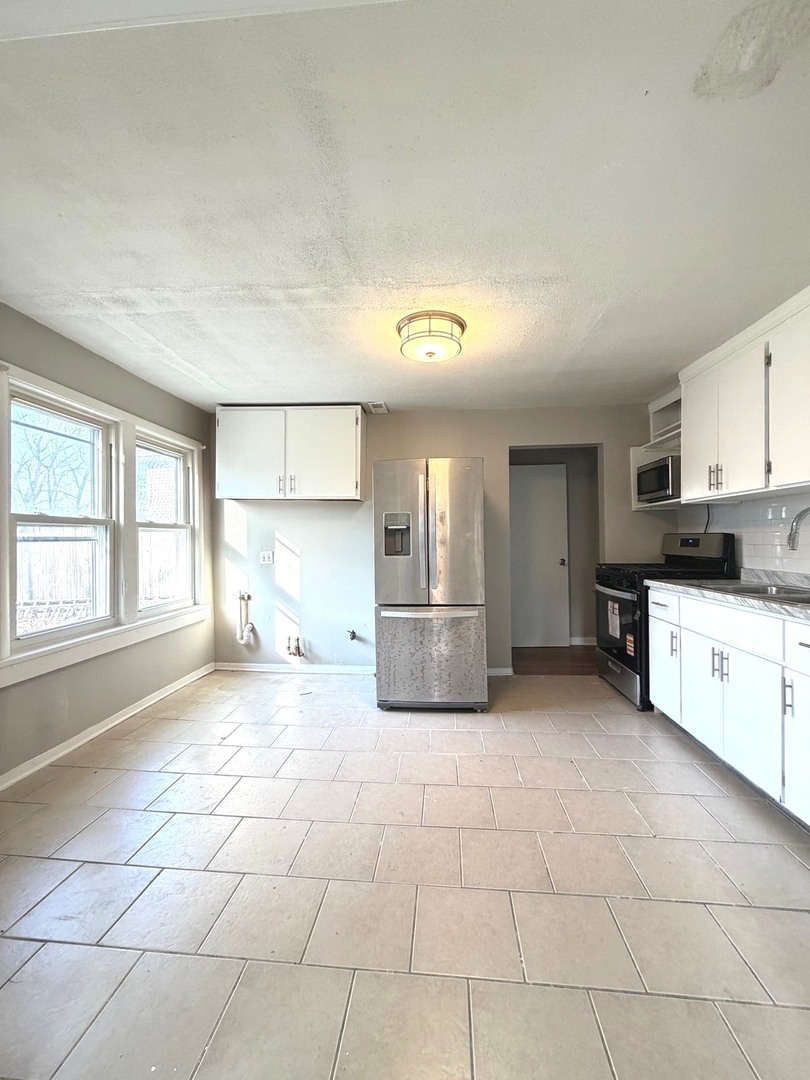 38 N Rebecca Street, Glenwood, IL 60425