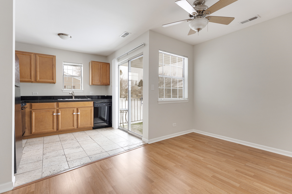 86 N Victoria Lane #C, Streamwood, IL 60107