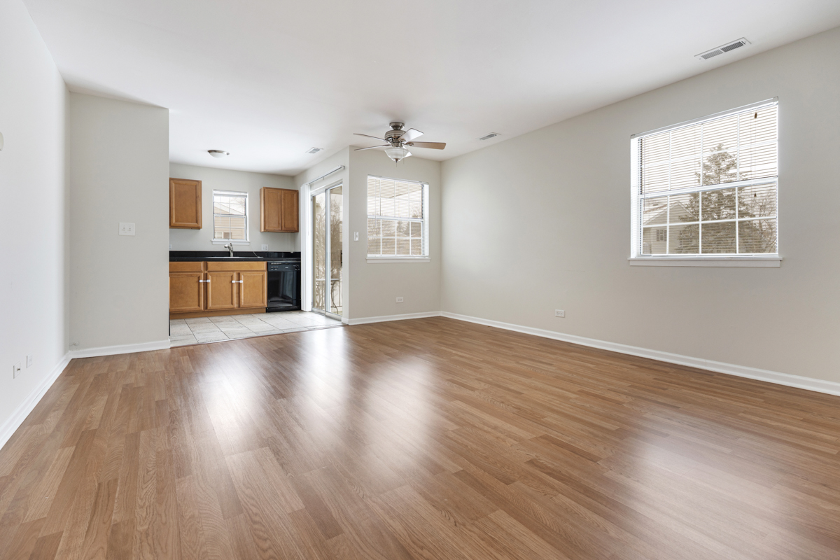 86 N Victoria Lane #C, Streamwood, IL 60107