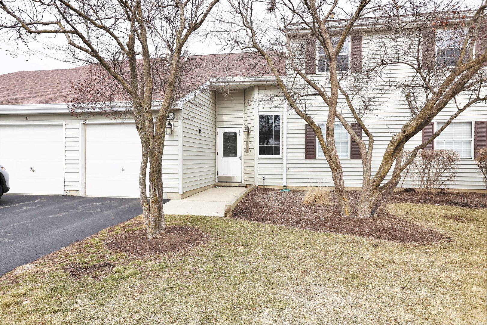 86 N Victoria Lane #C, Streamwood, IL 60107
