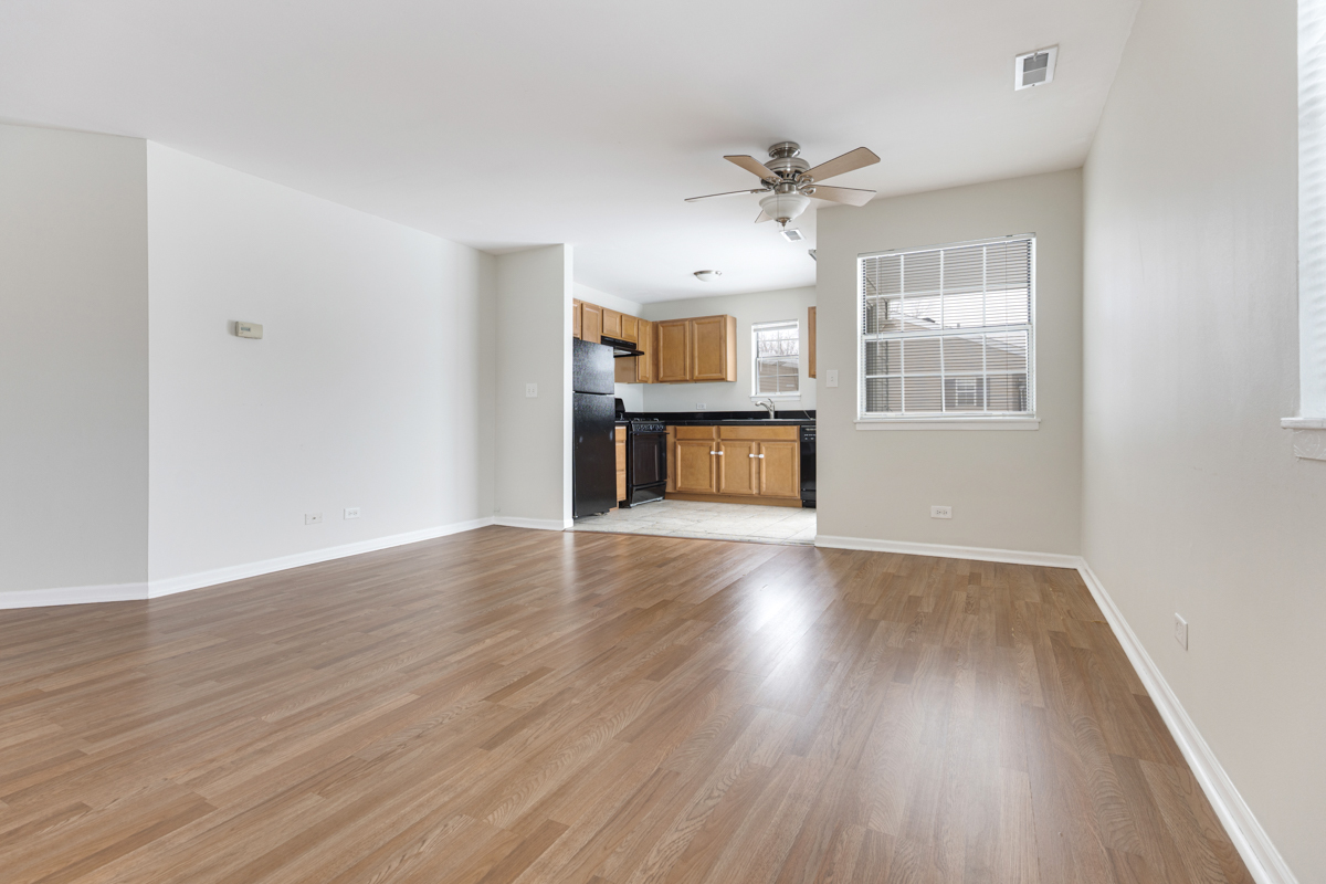 86 N Victoria Lane #C, Streamwood, IL 60107