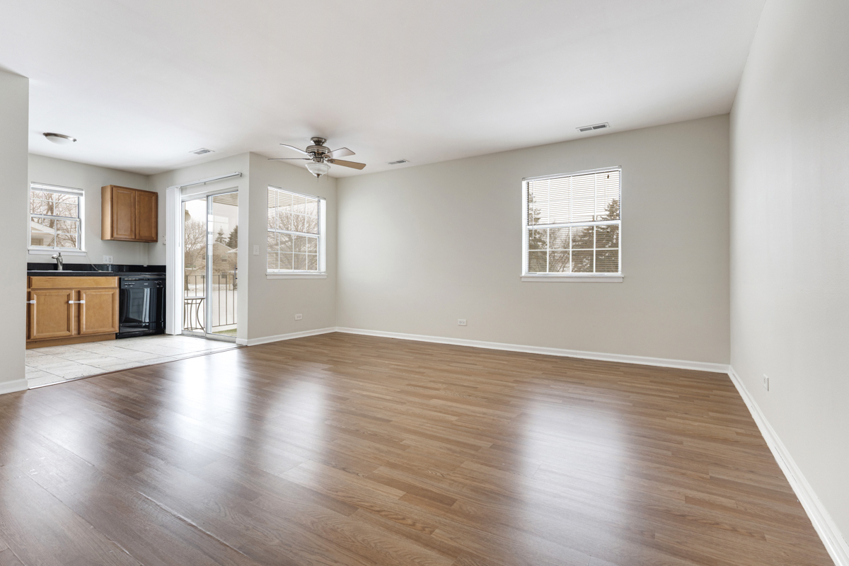 86 N Victoria Lane #C, Streamwood, IL 60107