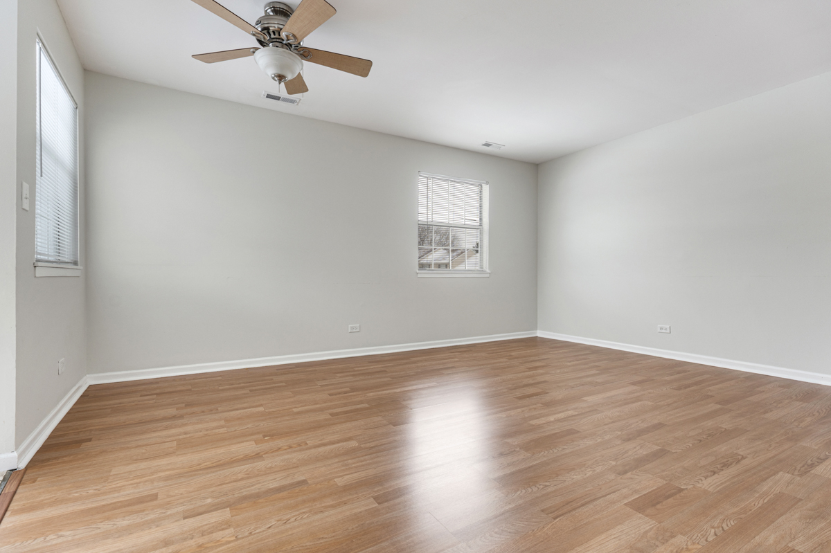 86 N Victoria Lane #C, Streamwood, IL 60107