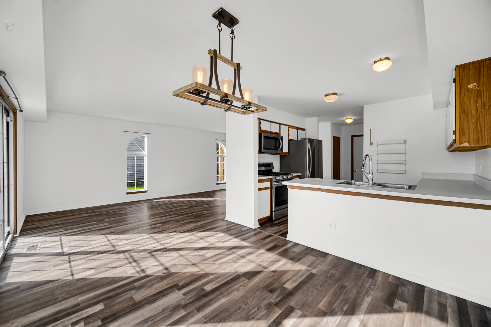 55 King Drive, Streamwood, IL 60107