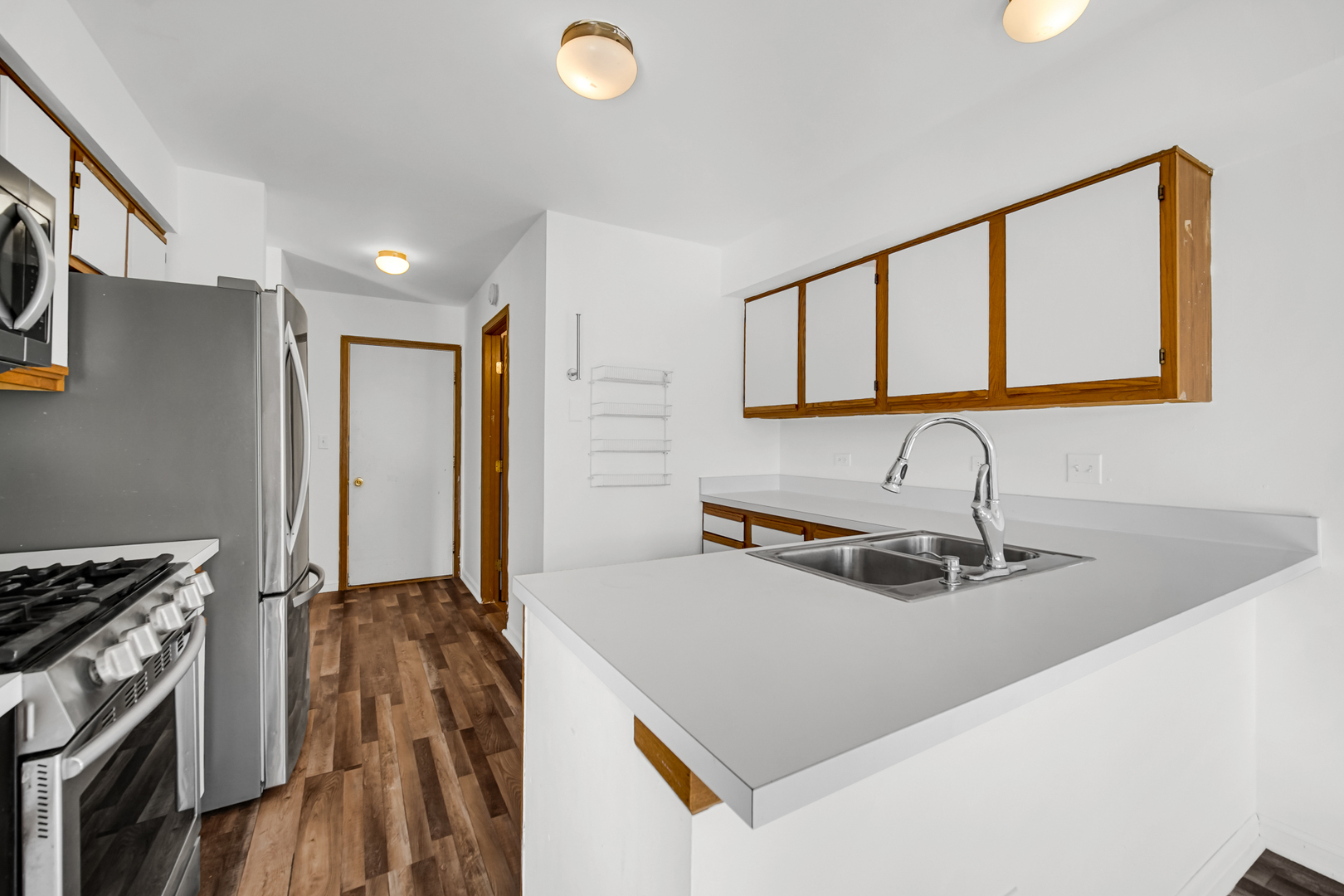 55 King Drive, Streamwood, IL 60107