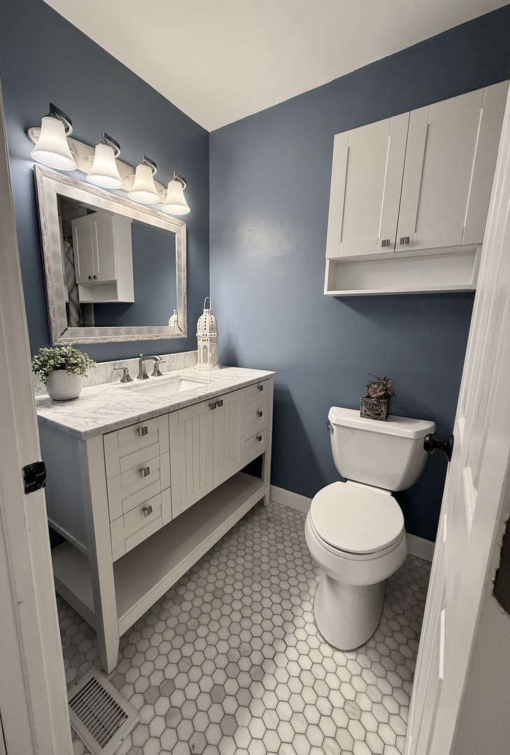 5880 Forest View Road #A, Lisle, IL 60532