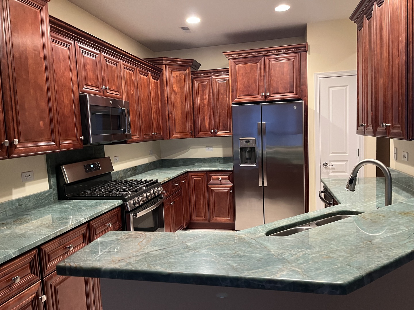 847 Cascade Falls Drive, Elgin, IL 60124