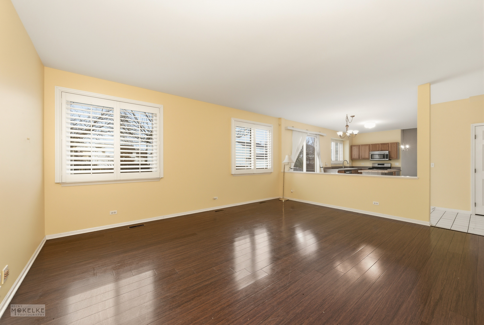 109 Old Post Road, Oswego, IL 60543