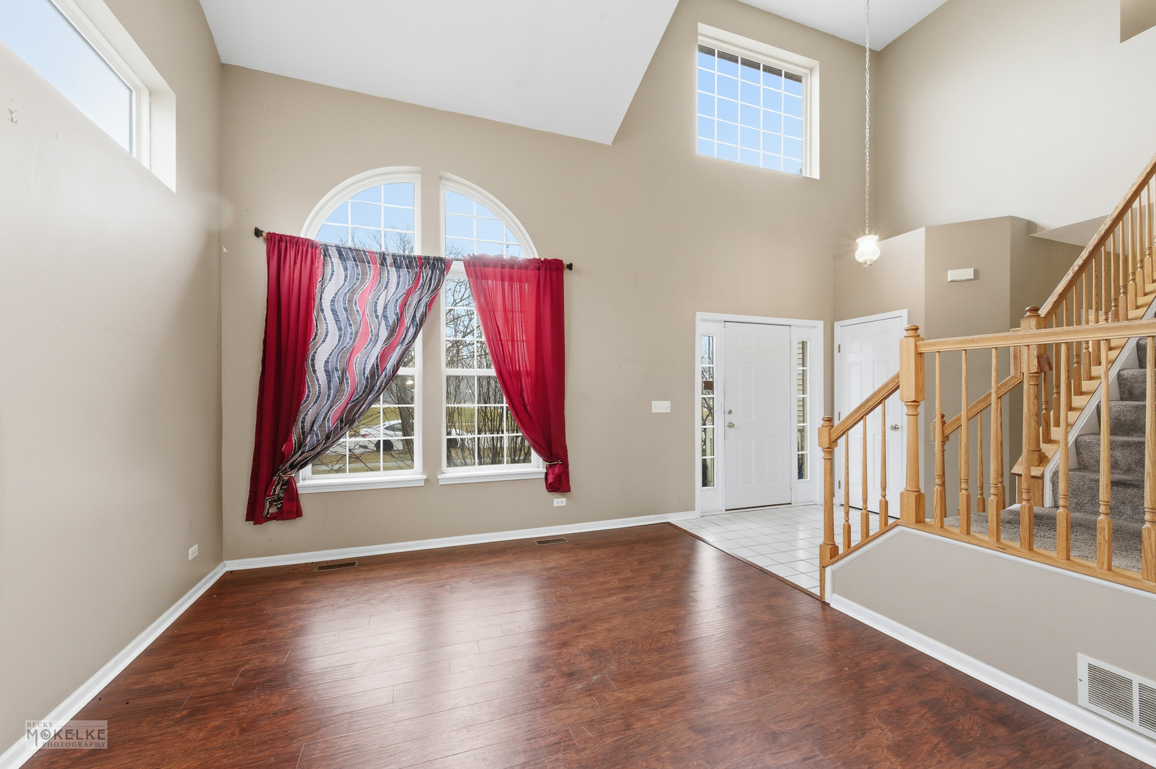 109 Old Post Road, Oswego, IL 60543