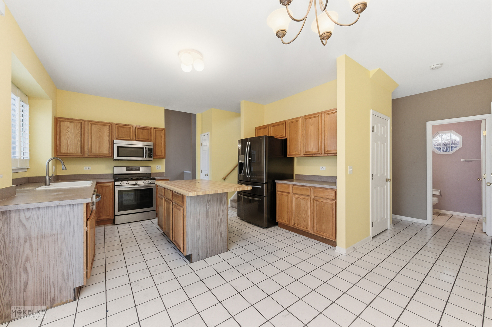 109 Old Post Road, Oswego, IL 60543