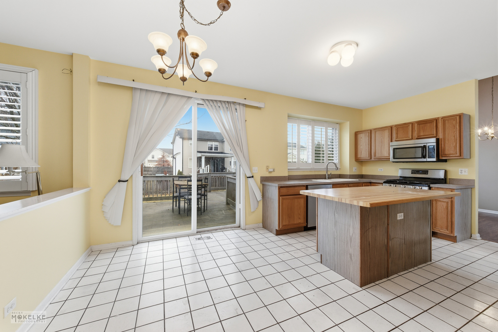 109 Old Post Road, Oswego, IL 60543