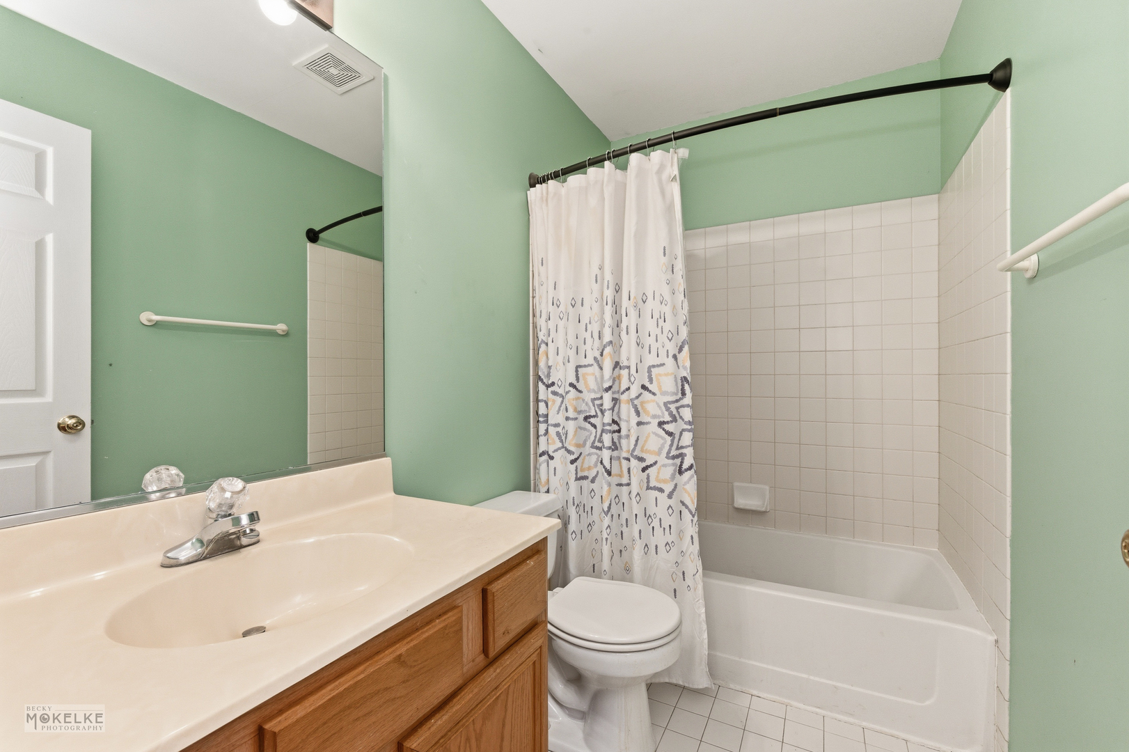 109 Old Post Road, Oswego, IL 60543