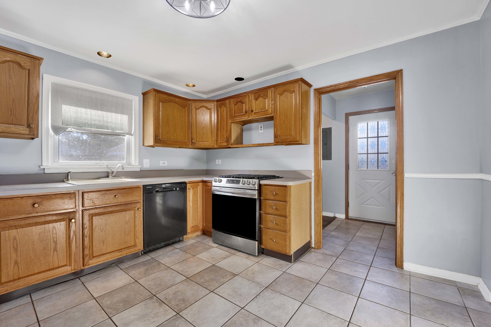 11257 S Pacific Drive, Worth, IL 60482