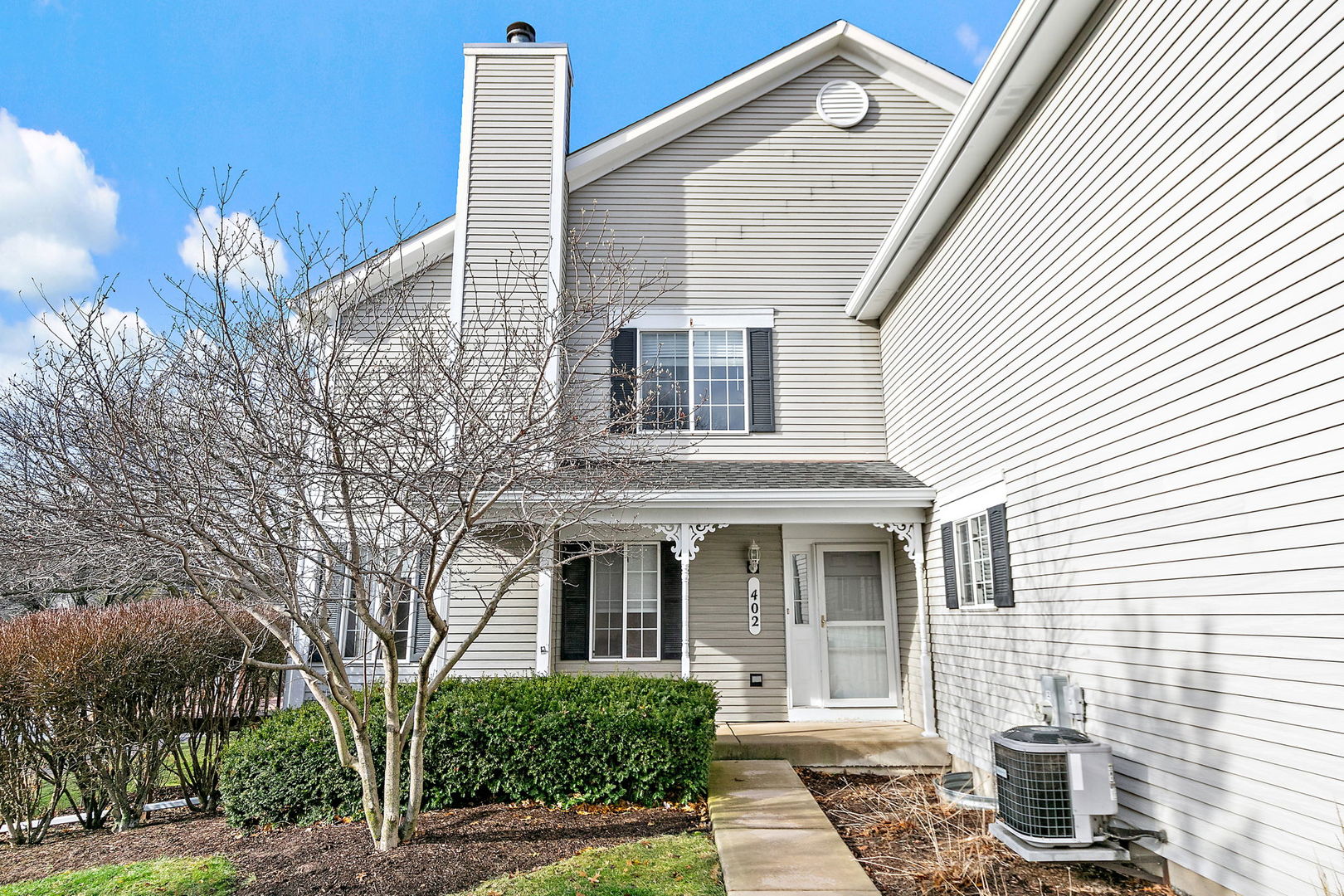 402 LOWELL Drive #402, South Elgin, IL 60177