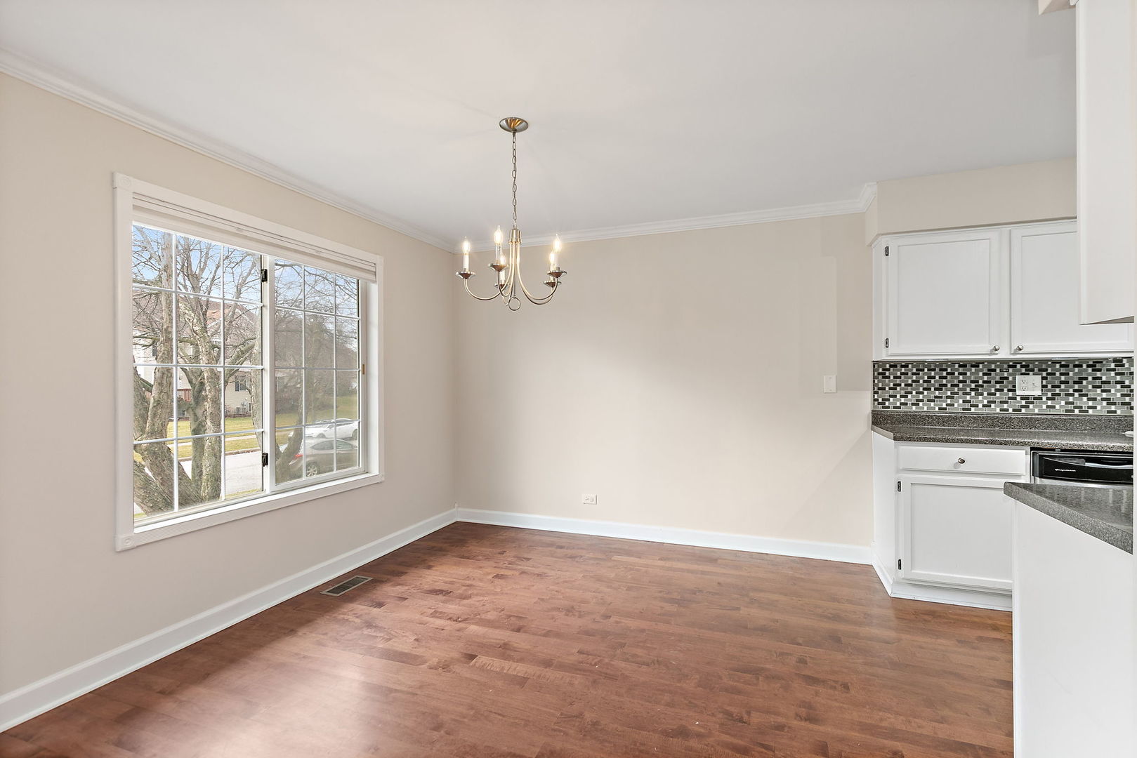 402 LOWELL Drive #402, South Elgin, IL 60177