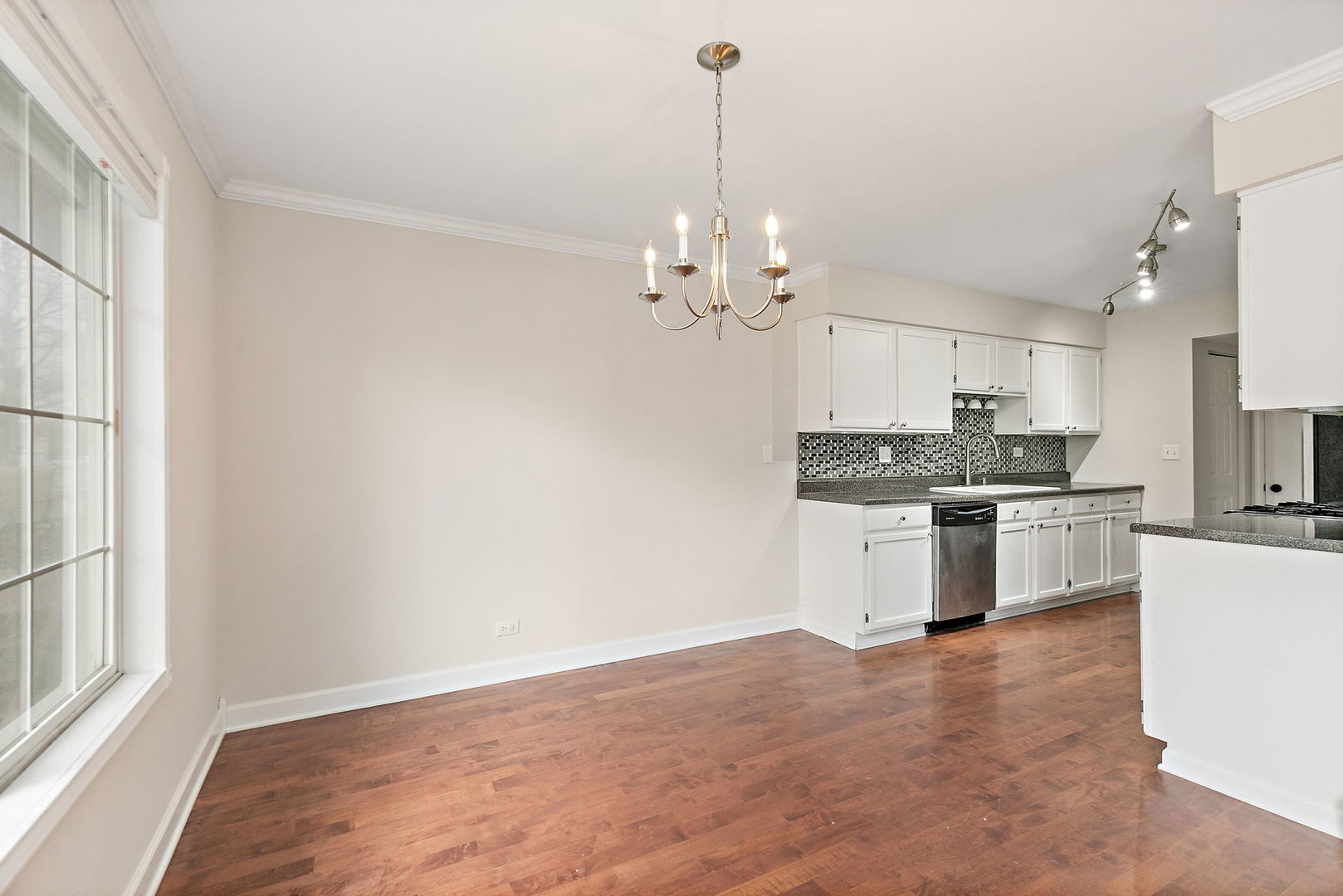 402 LOWELL Drive #402, South Elgin, IL 60177