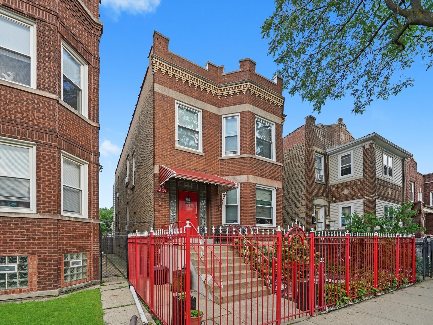 2131 N Springfield Avenue, Chicago, IL 60647