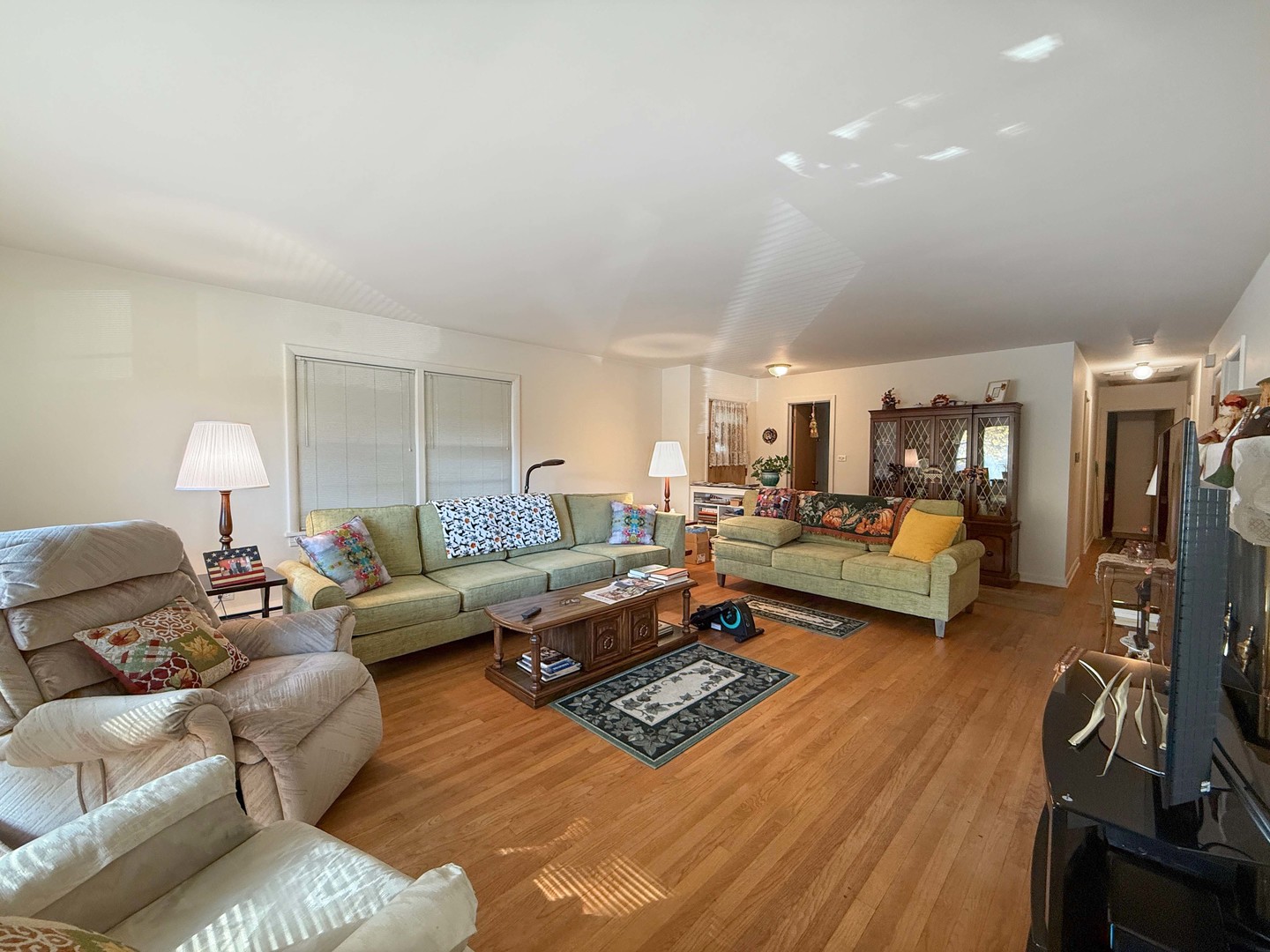 548 Elm Street, Glen Ellyn, IL 60137