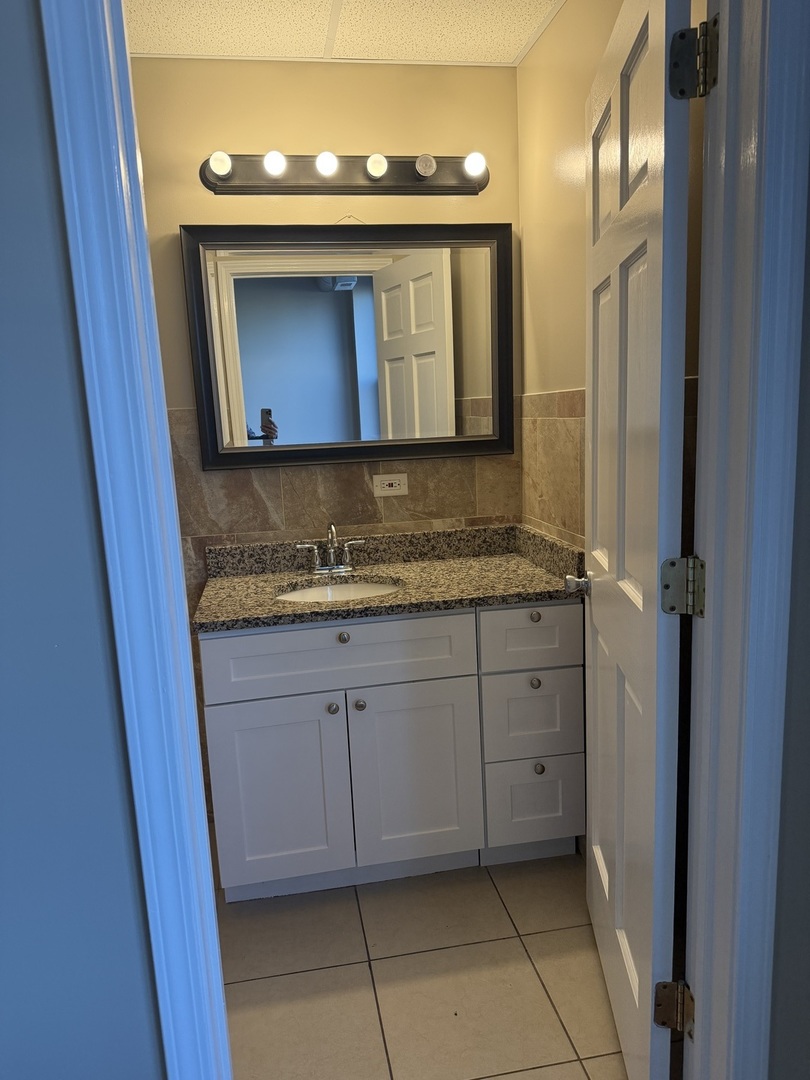 127 N 19th Avenue #2E, Melrose Park, IL 60160