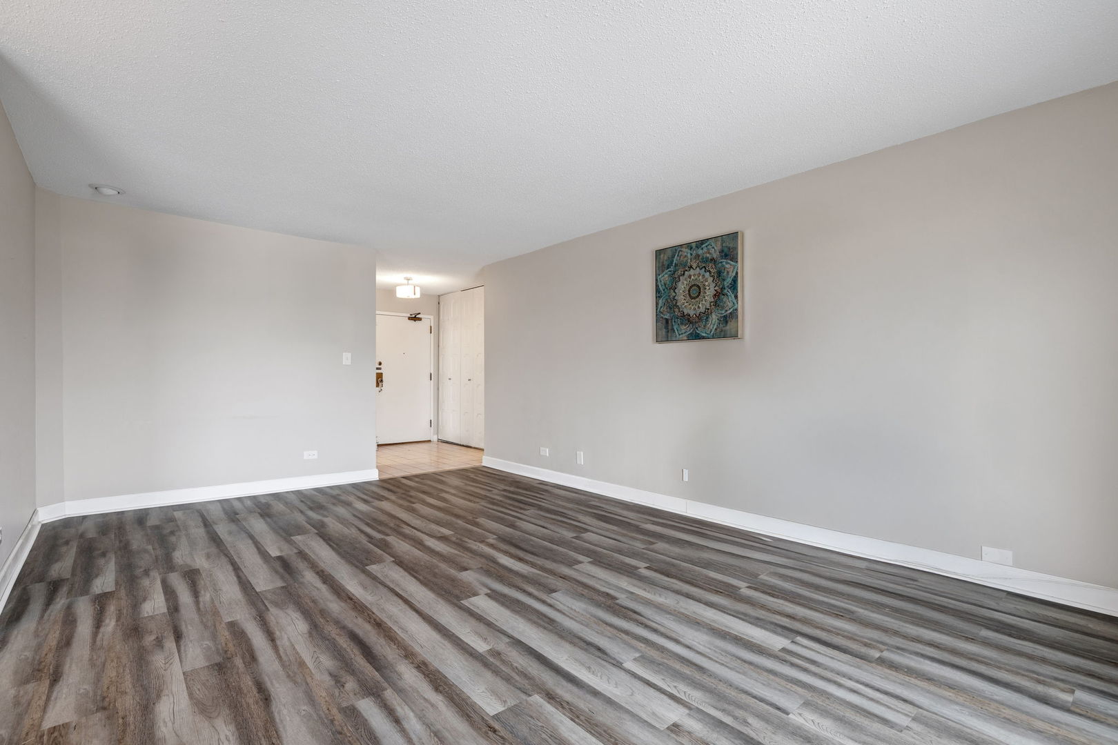 2201 S Grace Street #305, Lombard, IL 60148